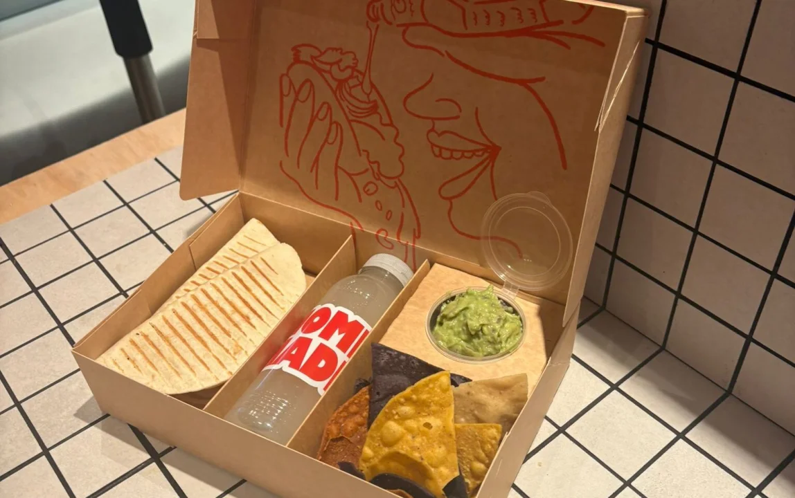 Salsa Shop Kids Box with nachos and guacamole, a cheese quesadilla and homemade lemonade, designed as a child-friendly meal option.